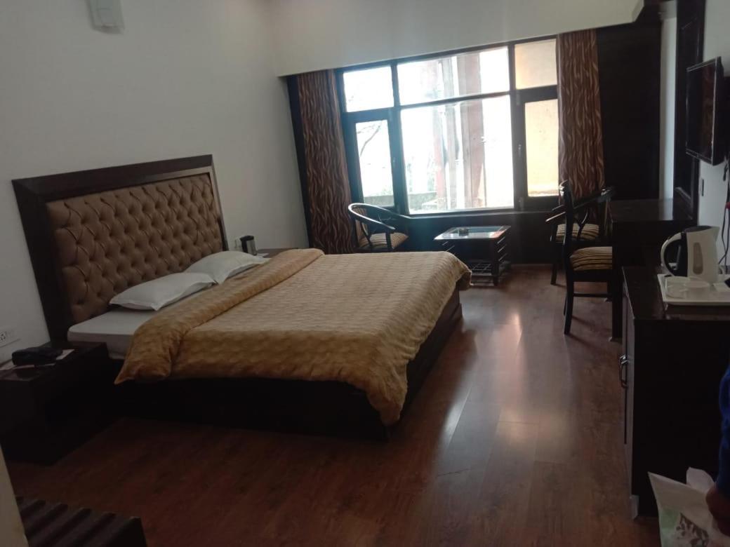 Floret Sojourn Hotel Shimla Buitenkant foto
