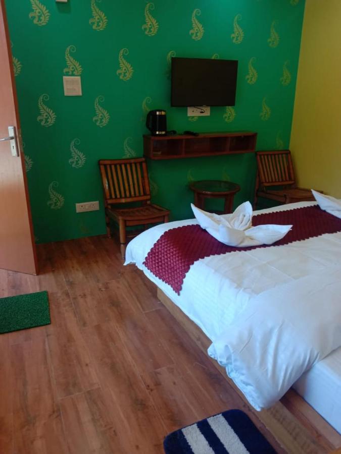 Floret Sojourn Hotel Shimla Buitenkant foto